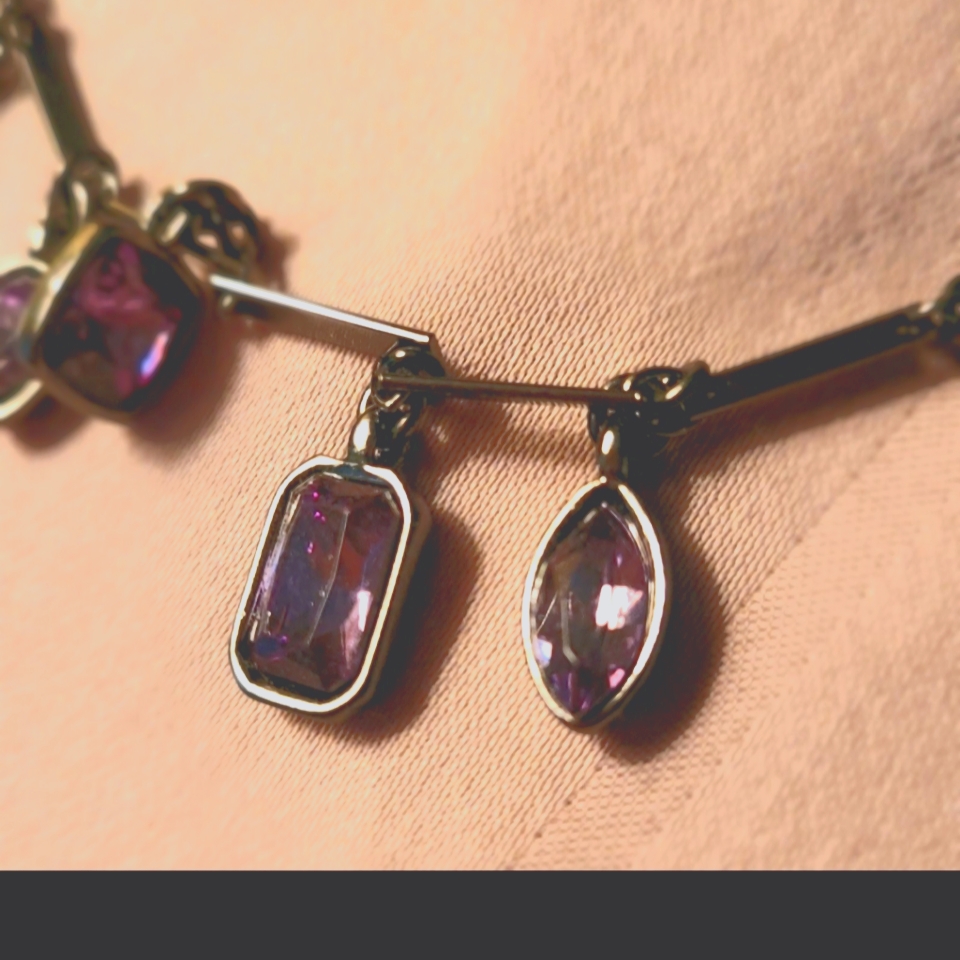 Vera Wang Necklace With Black Links And Purple Gems 10$